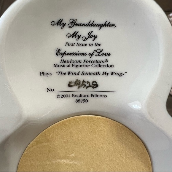 Bradford Exchange musical figurine, my granddaughter, my joy - Picture 7 of 7